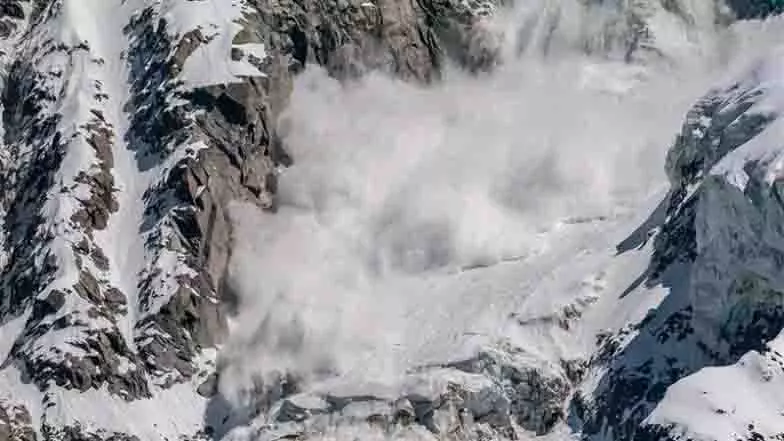 Nepal: माउंट यालुंग री पर हिमस्खलन से शिविर में 7 लोगों की मौत Nepal: माउंट यालुंग री पर हिमस्खलन से शिविर में 7 लोगों की मौत