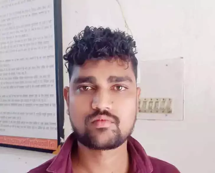 धनवार चेकपोस्ट मारपीट कांड का फरार आरोपी गिरफ्तार, स्कॉर्पियो वाहन जब्त धनवार चेकपोस्ट मारपीट कांड का फरार आरोपी गिरफ्तार, स्कॉर्पियो वाहन जब्त