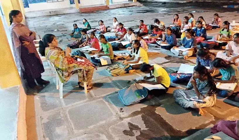 लड़कियों से बदसलूकी करने वालों पर होगी सख्त कार्रवाई लड़कियों से बदसलूकी करने वालों पर होगी सख्त कार्रवाई