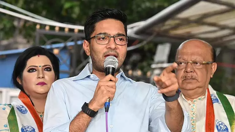 Abhishek ने आडवाणी और शांतनु ठाकुर पर शाह की टिप्पणी पर पलटवार किया Abhishek ने आडवाणी और शांतनु ठाकुर पर शाह की टिप्पणी पर पलटवार किया