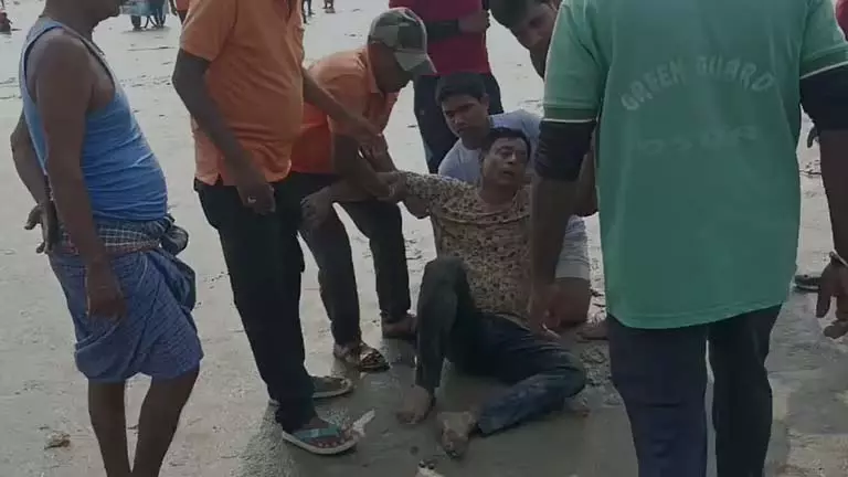 Digha के समुद्र में बड़ा खतरा, नुलियड के प्रयासों से डूबा पर्यटक जिंदा लौटा Digha के समुद्र में बड़ा खतरा, नुलियड के प्रयासों से डूबा पर्यटक जिंदा लौटा