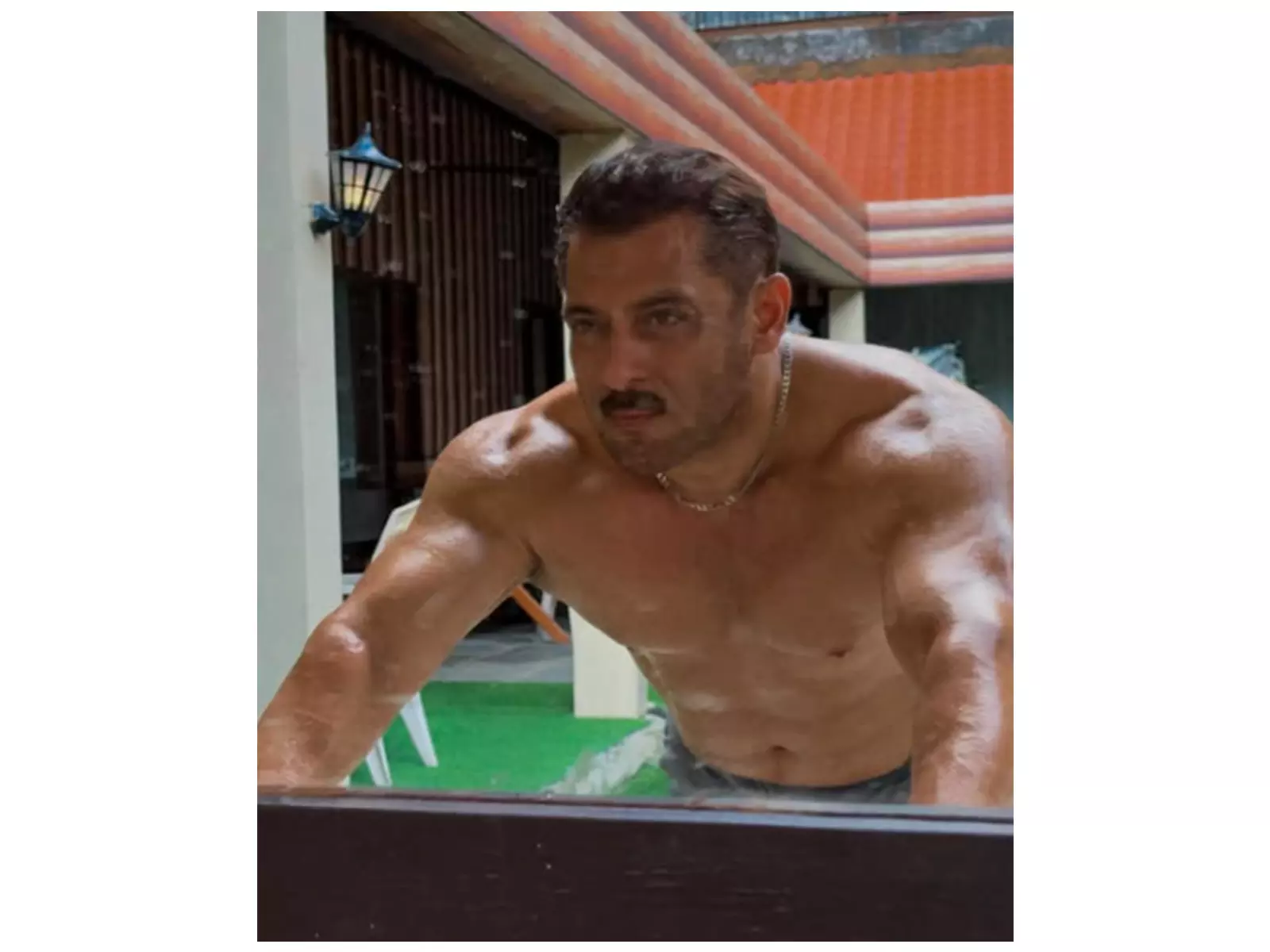 कुछ हासिल...: Salman Khan ने वर्कआउट के बाद दिखाई अपनी फिट बॉडी कुछ हासिल...: Salman Khan ने वर्कआउट के बाद दिखाई अपनी फिट बॉडी