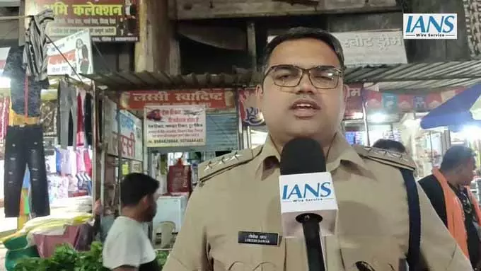 जबलपुर में अवैध शराब बिक्री के खिलाफ सैकड़ों महिलाओं का प्रदर्शन, पुलिस से की कड़ी कार्रवाई की मांग जबलपुर में अवैध शराब बिक्री के खिलाफ सैकड़ों महिलाओं का प्रदर्शन, पुलिस से की कड़ी कार्रवाई की मांग