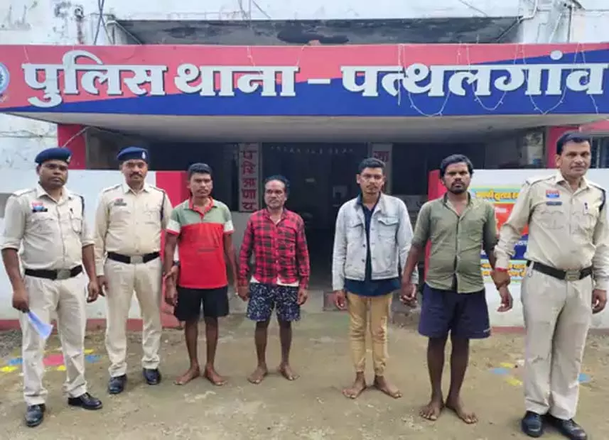 लकड़ी काटने के विवाद में युवक की हत्या, चार आरोपी गिरफ्तार लकड़ी काटने के विवाद में युवक की हत्या, चार आरोपी गिरफ्तार