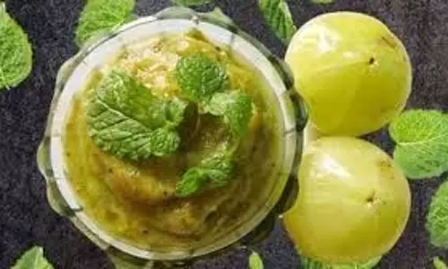 Amla Pudina Chutney Recipe: आंवला और पुदीना से बनाएं लाजवाब चटनी Amla Pudina Chutney Recipe: आंवला और पुदीना से बनाएं लाजवाब चटनी