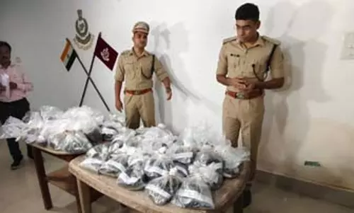 8 करोड़ की ड्रग्स जब्त, 8 तस्कर फरार 8 करोड़ की ड्रग्स जब्त, 8 तस्कर फरार