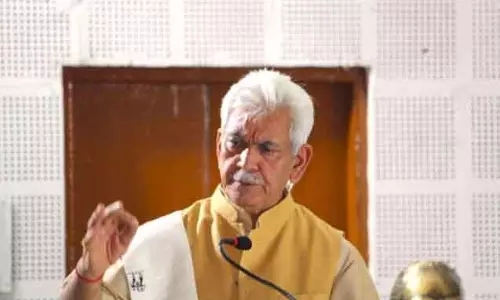 कश्मीर मैराथन से जम्मू-कश्मीर में पर्यटन को बढ़ावा मिलेगा: एलजी सिन्हा कश्मीर मैराथन से जम्मू-कश्मीर में पर्यटन को बढ़ावा मिलेगा: एलजी सिन्हा