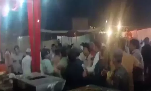 चिकन फ्राई को लेकर हुआ झगड़ा, 15 लोग घायल, पुलिस को बुलाया गया
