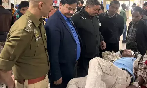 Shimla: नारकंडा के पास हुए हादसे के घायलों से मिले उपायुक्त Shimla: नारकंडा के पास हुए हादसे के घायलों से मिले उपायुक्त
