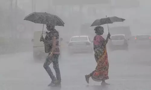 Patna: बिहार में फिर सक्रिय हुआ मानसून, कई जिलों में झमाझम बारिश Patna: बिहार में फिर सक्रिय हुआ मानसून, कई जिलों में झमाझम बारिश