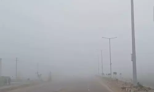 Jaipur: कोहरे की चादर में लिपटा राजस्थान, तापमान में आई गिरावट Jaipur: कोहरे की चादर में लिपटा राजस्थान, तापमान में आई गिरावट