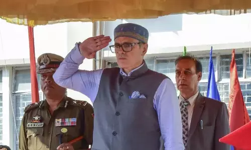 CM उमर अब्दुल्ला पैदल चलकर ऑफिस पहुंचे, JK सरकार ने जम्मू से काम करना शुरू किया