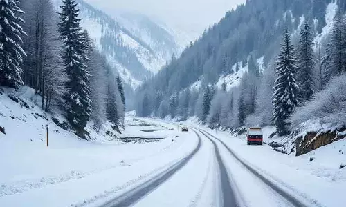 मुगल रोड के मौसमी बंद से कनेक्टिविटी की मांग बढ़ी