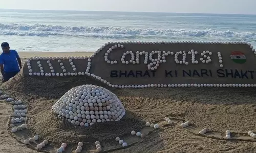 महिला टीम की विजय पर सुदर्शन पटनायक की शानदार रेत मूर्ति ने जीता दिल महिला टीम की विजय पर सुदर्शन पटनायक की शानदार रेत मूर्ति ने जीता दिल