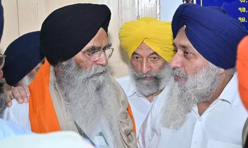 SGPC चुनाव आज, शिअद ने शीर्ष पद के लिए फिर हरजिंदर सिंह धामी को उतारा SGPC चुनाव आज, शिअद ने शीर्ष पद के लिए फिर हरजिंदर सिंह धामी को उतारा