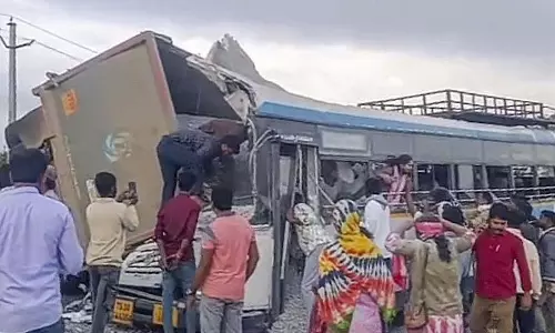तंग सड़क, चौड़ीकरण का काम रुका होने के कारण हादसा हुआ : MLA तंग सड़क, चौड़ीकरण का काम रुका होने के कारण हादसा हुआ : MLA