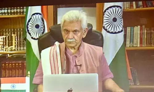 LG Sinha ने फर्जी पत्रकारों को हटाने और ऑनलाइन मीडिया पंजीकरण की मांग की
