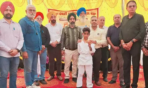 Jalandhar: किसान के बेटे ने कराटे में स्वर्ण पदक जीता, राज्य स्तरीय चैंपियनशिप के लिए क्वालीफाई किया Jalandhar: किसान के बेटे ने कराटे में स्वर्ण पदक जीता, राज्य स्तरीय चैंपियनशिप के लिए क्वालीफाई किया