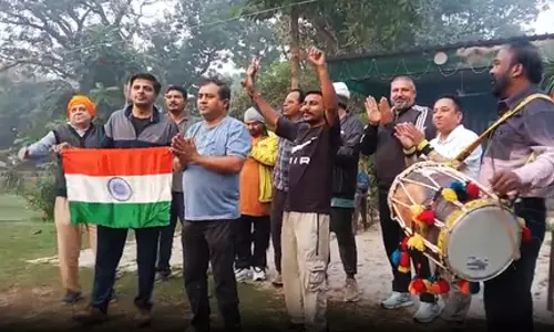 ढोल की थाप पर नाचे फैंस, देश के कोने-कोने में भारत की जीत का जश्न ढोल की थाप पर नाचे फैंस, देश के कोने-कोने में भारत की जीत का जश्न