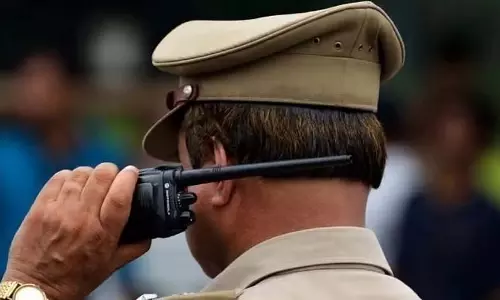 पुलिस ने किसानों द्वारा दिए गए केबल चुराने वाले संदिग्ध को रिहा कर दिया - लोगों में गुस्सा पुलिस ने किसानों द्वारा दिए गए केबल चुराने वाले संदिग्ध को रिहा कर दिया - लोगों में गुस्सा