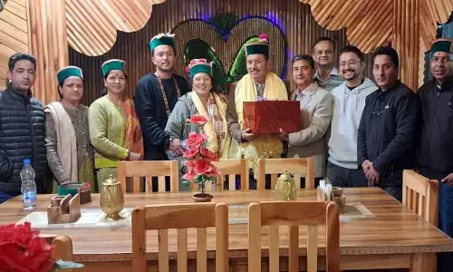 Himachal: राज्य में संविदा स्वास्थ्य कर्मचारियों ने स्थायी सेवानिवृत्ति नीति की मांग की Himachal: राज्य में संविदा स्वास्थ्य कर्मचारियों ने स्थायी सेवानिवृत्ति नीति की मांग की