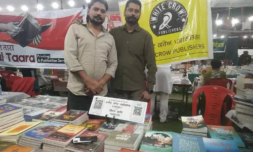 Jalandhar: डिजिटल विकर्षणों के बीच पुस्तक मेले ने पुनर्जीवित की पुस्तक संस्कृति