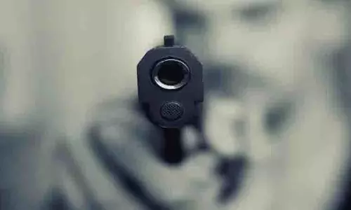 Kolkata उपनगर में बाइक सवार बदमाशों ने महिला को गोली मारी