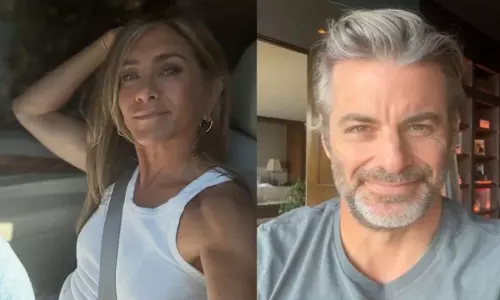 Jennifer Aniston ने इंस्टाग्राम पर जिम कर्टिस के साथ रोमांस की पुष्टि की Jennifer Aniston ने इंस्टाग्राम पर जिम कर्टिस के साथ रोमांस की पुष्टि की