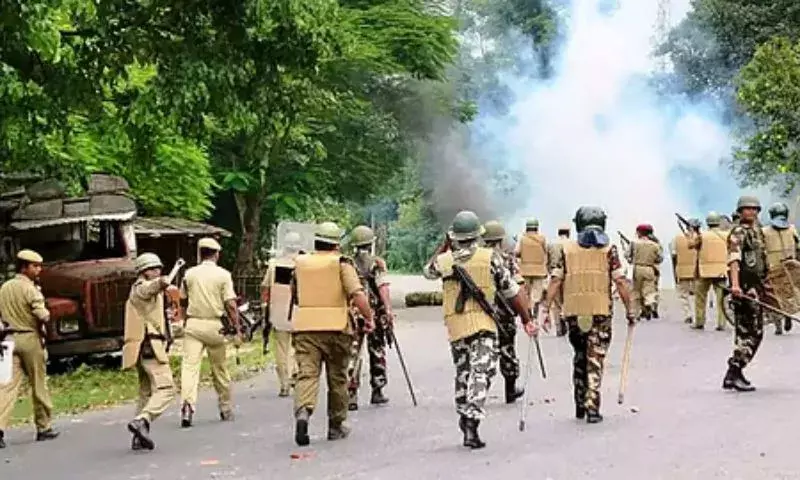 Assam के उरियमघाट में लोगों का विरोध, नगा हमले पर सरकार की चुप्पी की आलोचना Assam के उरियमघाट में लोगों का विरोध, नगा हमले पर सरकार की चुप्पी की आलोचना