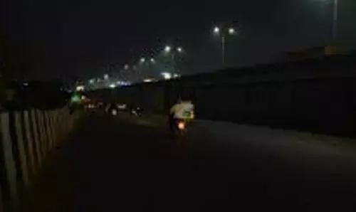 Bareilly: चौबारी मेला पहुंच मार्ग पर रोशनी नदारद, लोगों में रोष