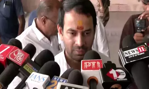 Begusarai में मछली पकड़ने गए राहुल गांधी पर तेज प्रताप यादव ने कसा तंज