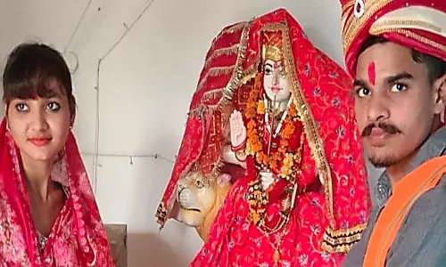Bareilly: प्रेमी संग मंदिर में शादी करने वाली नेहा ने जताया खतरे का अंदेशा Bareilly: प्रेमी संग मंदिर में शादी करने वाली नेहा ने जताया खतरे का अंदेशा