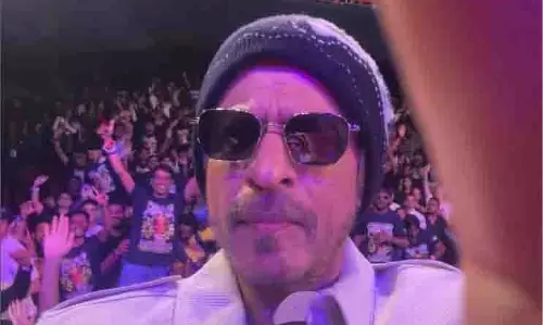 Shah Rukh Khan के 60वें जन्मदिन पर फैन मीट में मची अफरा-तफरी