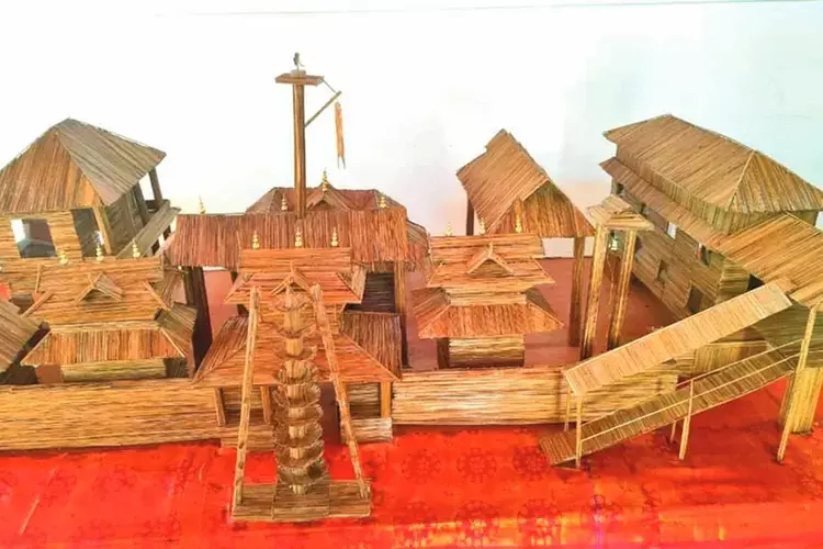 Kerala : 5,000 नारियल के पत्तों से बना लघु गुरुवायुर मंदिर भक्तों को आकर्षित कर रहा