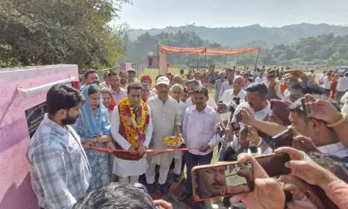 Jasrotia ने त्रिदवान में विकास परियोजनाओं की आधारशिला रखी Jasrotia ने त्रिदवान में विकास परियोजनाओं की आधारशिला रखी