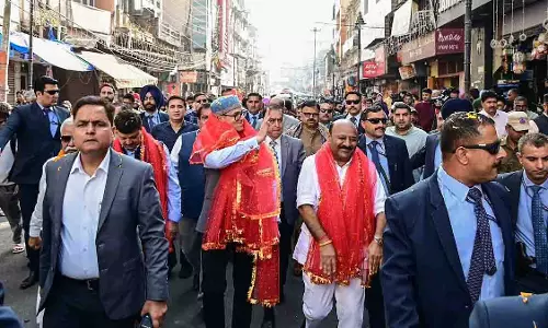 चार साल बाद दरबार स्थानांतरण, J&K में सीएम उमर अब्दुल्ला का भव्य स्वागत चार साल बाद दरबार स्थानांतरण, J&K में सीएम उमर अब्दुल्ला का भव्य स्वागत