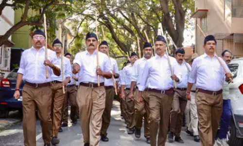 RSS पैदल मार्च विवाद: कर्नाटक के यादगीर में जिला अधिकारियों ने दी अनुमति RSS पैदल मार्च विवाद: कर्नाटक के यादगीर में जिला अधिकारियों ने दी अनुमति