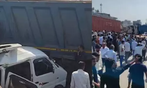 राजस्थान में ट्रक ने कई गाड़ियों को टक्कर मारी; 12 लोगों की मौत राजस्थान में ट्रक ने कई गाड़ियों को टक्कर मारी; 12 लोगों की मौत