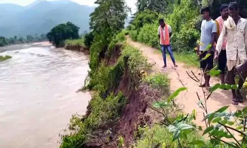 चक्रवात मोंथा के बाद: रुशिकुल्या नदी ने 50 एकड़ कृषि भूमि निगल ली चक्रवात मोंथा के बाद: रुशिकुल्या नदी ने 50 एकड़ कृषि भूमि निगल ली