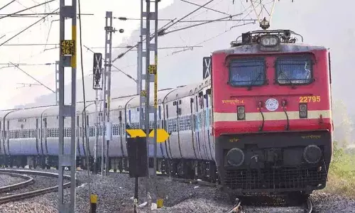 Kerala में नशे में धुत यात्री ने महिला को चलती ट्रेन से धक्का दिया