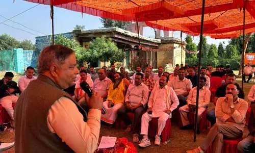 सत शर्मा ने नगरोटा में BJP के प्रचार अभियान का नेतृत्व किया, देवयानी राणा के लिए वोट मांगे सत शर्मा ने नगरोटा में BJP के प्रचार अभियान का नेतृत्व किया, देवयानी राणा के लिए वोट मांगे