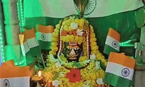 महिला क्रिकेट वर्ल्ड कप 2025: भोपाल का नर्मदेश्वर मंदिर तिरंगे की शान में जगमगाया