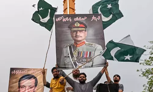 Sharif सरकार ने असीम मुनीर के विस्तारित शासन को सुरक्षित करने के लिए संवैधानिक कवर की योजना बनाई