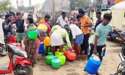 बिजली की समस्या: पानी के लिए संघर्ष बिजली की समस्या: पानी के लिए संघर्ष