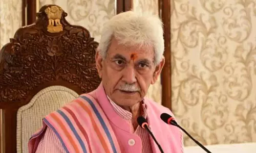 एलजी ने आतंकवाद मुक्त J&K के लक्ष्य को हासिल करने के लिए ठोस प्रयास करने का आह्वान किया एलजी ने आतंकवाद मुक्त J&K के लक्ष्य को हासिल करने के लिए ठोस प्रयास करने का आह्वान किया