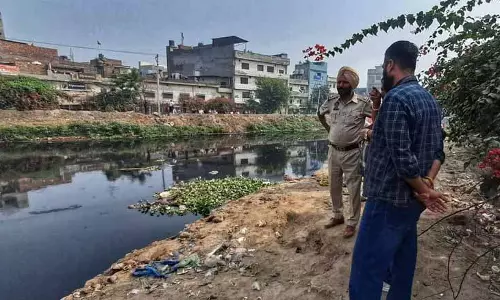 Ludhiana: बुद्ध नाले में तैरता हुआ मिला व्यक्ति का शव Ludhiana: बुद्ध नाले में तैरता हुआ मिला व्यक्ति का शव