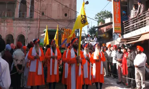 Poonch में मनाया गया श्री गुरु नानक देव जी का 556वां प्रकाश पर्व, भव्य नगर कीर्तन में 10,000 लोग शामिल