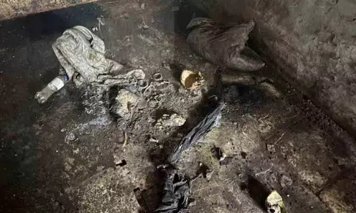 पैसों के विवाद में एक व्यक्ति ने अपनी प्रेमिका की हत्या कर शवों को उसी स्थान पर फेंका पैसों के विवाद में एक व्यक्ति ने अपनी प्रेमिका की हत्या कर शवों को उसी स्थान पर फेंका