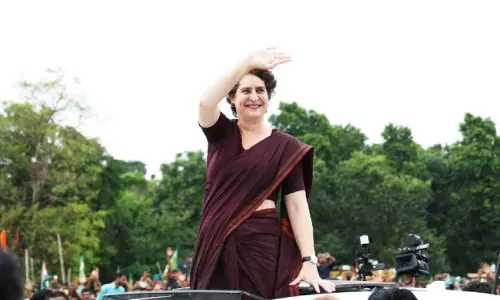 प्रियंका गांधी ने बिहार की महिलाओं से 10,000 रुपये लेने, लेकिन सोच-समझकर वोट देने का आग्रह किया