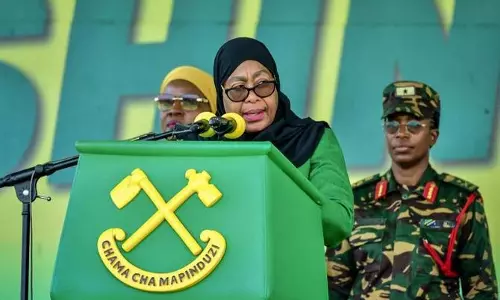 Tanzania की सामिया सुलुहू हसन ने राष्ट्रपति के तौर पर शपथ ली, चुनाव विरोध जारी Tanzania की सामिया सुलुहू हसन ने राष्ट्रपति के तौर पर शपथ ली, चुनाव विरोध जारी